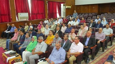 مناقشة تنفيذ مشروعات الخطة الاستثمارية للعام المالي 2024-2025 بكفر الشيخ 