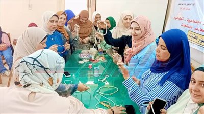 ورشة عمل لتدريب الفتيات على تصنيع الإكسسوارات والحلي بكفر الشيخ 