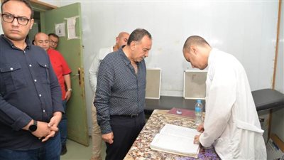 محافظ أسيوط يفاجئ مستشفى الصحة الإنجابية بمنفلوط للاطمئنان على تقديم الخدمات الصحية