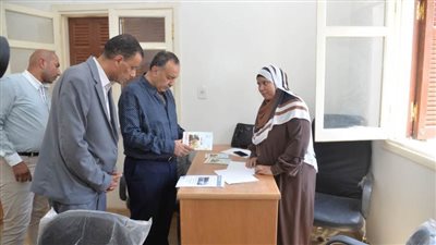 محافظ أسيوط يتفقد مجمع الخدمات الزراعية والوحدة البيطرية بقرية العونة بساحل سليم 