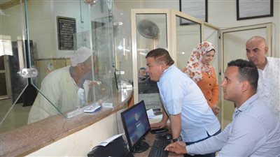 سكرتير عام البحيرة يتابع انتظام سير العمل في تقديم طلبات التصالح بالمركز التكنولوجي