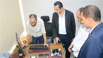  نائب محافظ البحيرة يتفقد العمل بوحدات التحول الرقمي بدمنهور وأبوحمص 