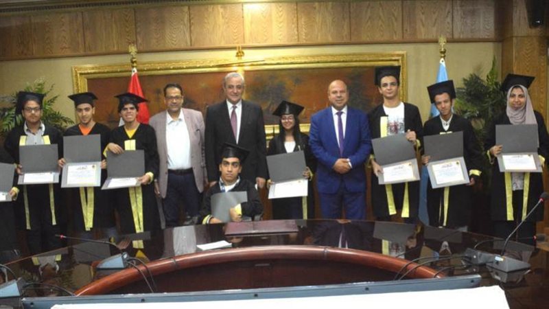 محافظ الغربية خلال