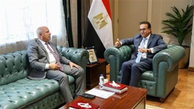 وزير الصناعة يبحث مع وزير الصحة سبل تعظيم الاستثمارات في مجال توطين صناعة الأدوية