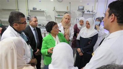 نائب وزير الصحة تشيد بأداء قسمي النساء والتوليد والحضانات بمستشفى أجا