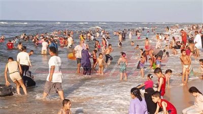 توافد آلاف المصطافين على مصيف بلطيم والحدائق والمتنزهات العامة