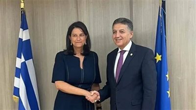 السفير المصري يبحث مع وزيرة العمل اليونانية سبل تطوير التعاون بين البلدين