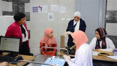 نائب وزير الصحة توصي بالتدقيق في تسجيل بيانات نمو الأطفال في مركز أسرة بدمياط