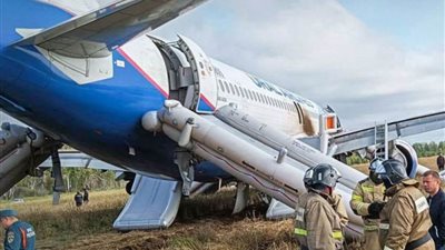 إصابة 7 أشخاص بينهم 3 أطفال إثر هبوط إضطراري لطائرة روسية