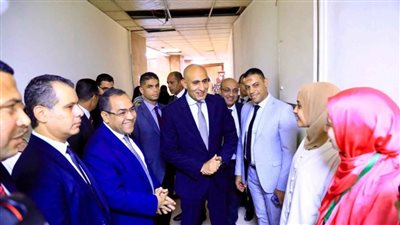 وزير التعليم يتفقد امتحانات المتقدمين لوظيفة معلم مساعد