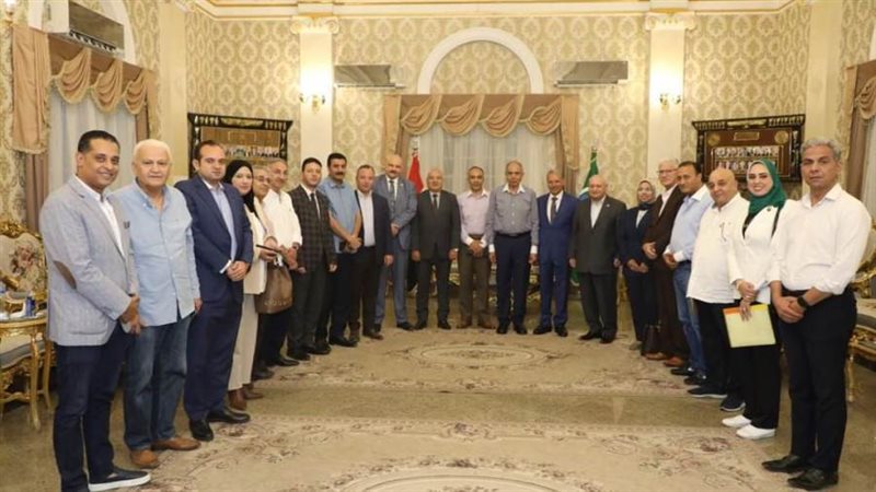 محافظ المنيا مع النواب