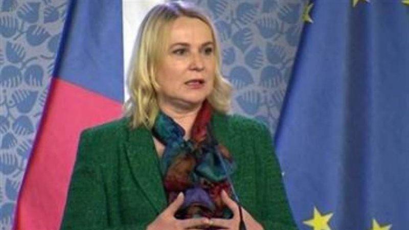 وزيرة الدفاع التشيكية