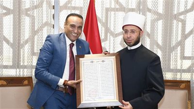 وزير الأوقاف يستقبل عميد كلية اللغة العربية 