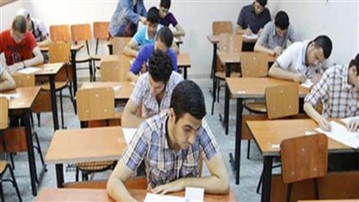 ٣٩١١ طالبًا يؤدون امتحان الرياضيات البحتة للدور الثاني