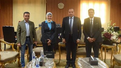 رئيس جامعة بني سويف يستقبل وكيل وزارة الصحة بالمحافظة لبحث سبل التعاون
