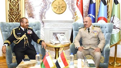 الفريق أحمد خليفة رئيس الأركان يناقش مع نظيره العماني سبل دعم التعاون العسكري