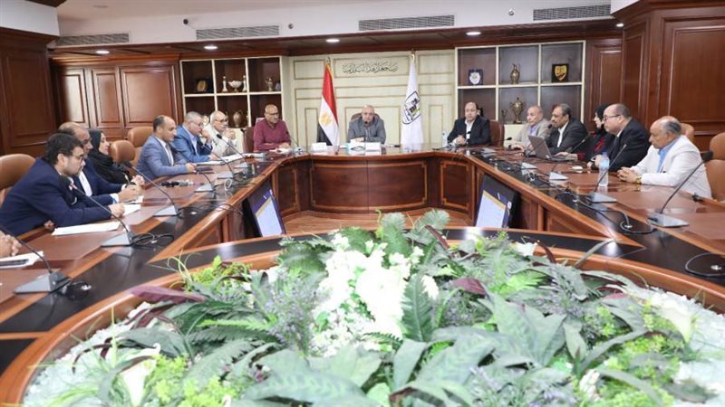 اجتماع محافظ بنى