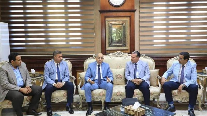 محافظ المنيا يستقبل