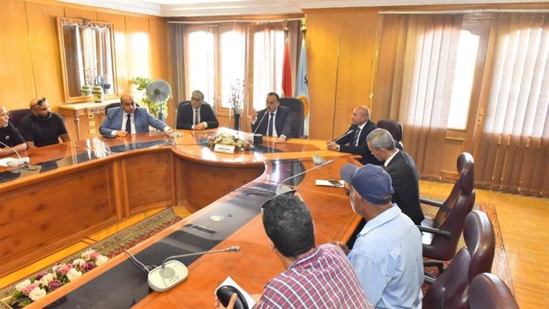 اجتماع المحافظ