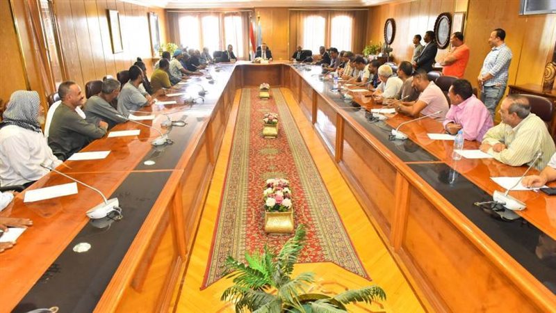 اجتماع محافظ أسيوط