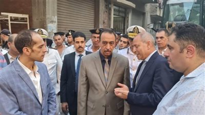 محافظ القاهرة يشرف على عمليات إنقاذ سكان العقار المنهار شرق مدينة نصر