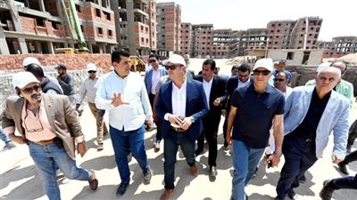 وزير الإسكان يتفقد وحدات المبادرة الرئاسية «سكن لكل المصريين» بمدينة العاشر من رمضان
