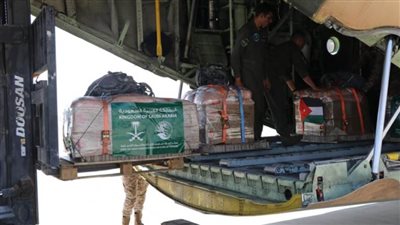 مركز الملك سلمان للإغاثة يواصل عمليات الإنزال الجوي للمساعدات الغذائية على قطاع غزة 