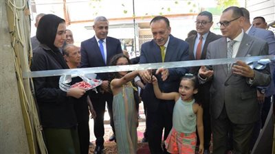 محافظ أسيوط يفتتح معرض مستلزمات المدارس بتخفيضات تصل لـ 30% 