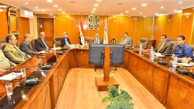 محافظ أسيوط يوجه بدفع وتيرة العمل وزيادة معدلات الأداء بالمشروعات الجاري تنفيذها