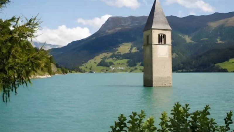 برج الجرس في بحيرة