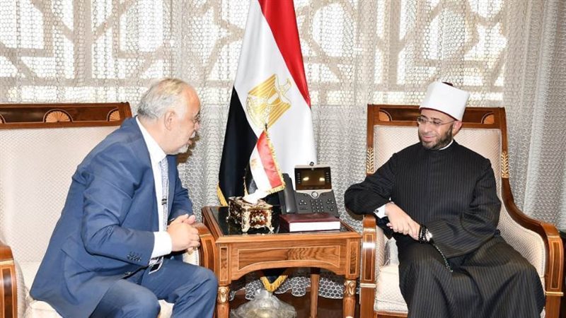 وزير الاوقاف مع نقيب