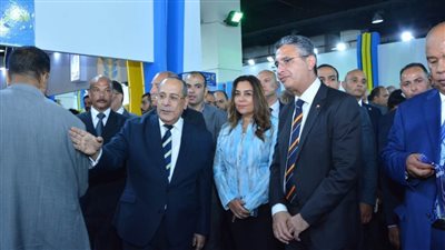 بالصور.. وزيرا التموين والتنمية المحلية ومحافظ القاهرة يفتتحون معرض 