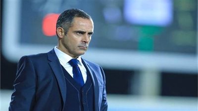 جوميز يعقد جلسة مع لاعبي الزمالك على هامش المران بمعسكر برج العرب