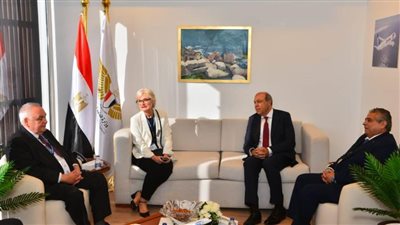 وزير الطيران يلتقي مع مسئولى مجموعه Thales Group الفرنسية لبحث التعاون 