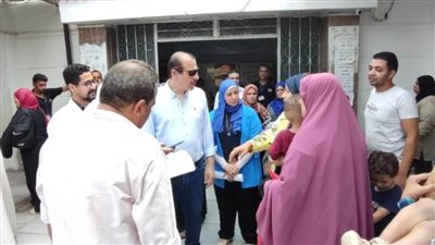 نائب الوزير يكافئ المتميزين ويعاقب المقصرين من فريق الطب الوقائي بالقليوبية