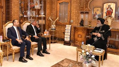 البابا تواضروس يعقد لقاء بين 