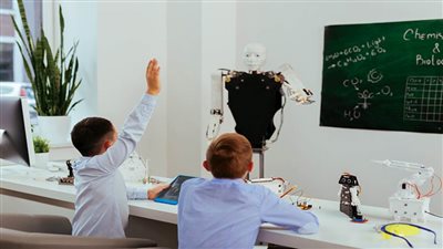 إيطاليا تبدأ استخدام الذكاء الاصطناعي في المدارس 