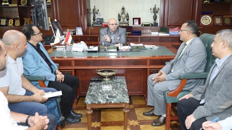 محافظ بنى سويف يلتقى