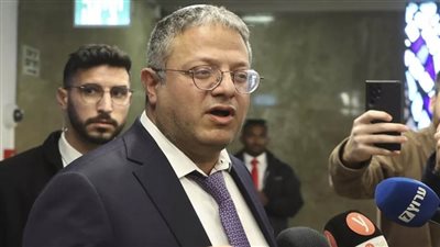 الإقامة الجبرية لامرأة إسرائيلية بسبب إلقائها الرمال على 