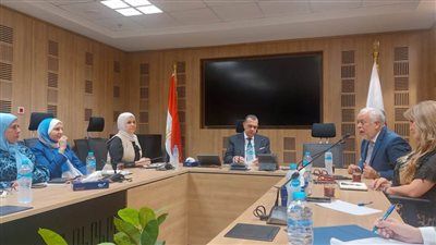 تفاصيل لقاء نائب وزير المالية ورئيس مصلحة الضرائب مع نقيب المهن التمثيلية ووفد من الفنانين