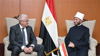 وزير الأوقاف يستقبل سفير أذربيجان ويتسلم دعوة لحضور قمة الأديان