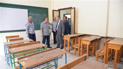 محافظ أسيوط يتفقد مديرية التربية والتعليم ومدرسة طه حنفي لمتابعة الاستعدادات للعام الدراسي الجديد
