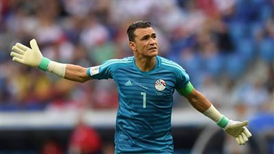 الحضري مدافعًا عن حجازي: لا يوجد عدل في منتخب مصر