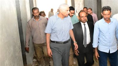 محافظ أسوان يتفقد الأعمال الجارية بمشروع بمركز طب أسرة البصيلية بحري
