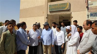 محافظ المنيا يتفقد مدرسة الأمل ويوجه بترخيص سيارات أجرة لخدمة الأهالي