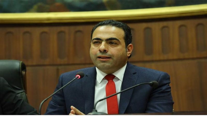 الدكتور محمود حسين