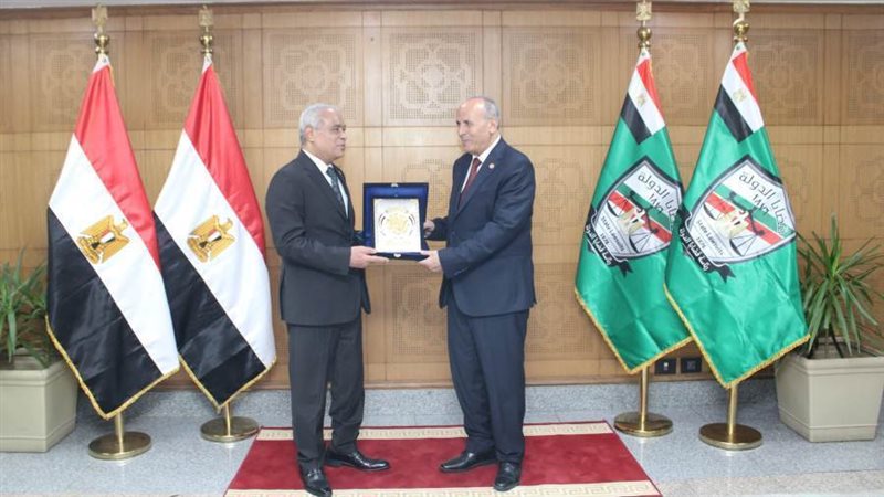 أثناء اللقاء