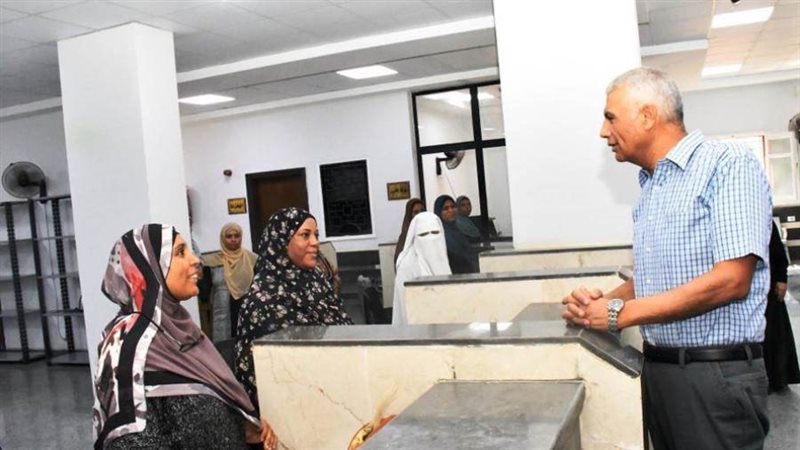 محافظ أسوان يطمئن