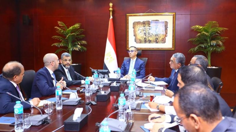 خلال لقاء وزير الاستثمار