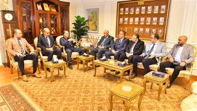 محافظ أسيوط يشهد توقيع بروتوكول لتأهيل 360 من شباب الخريجين للوظائف الرقمية ضمن مبادرة 